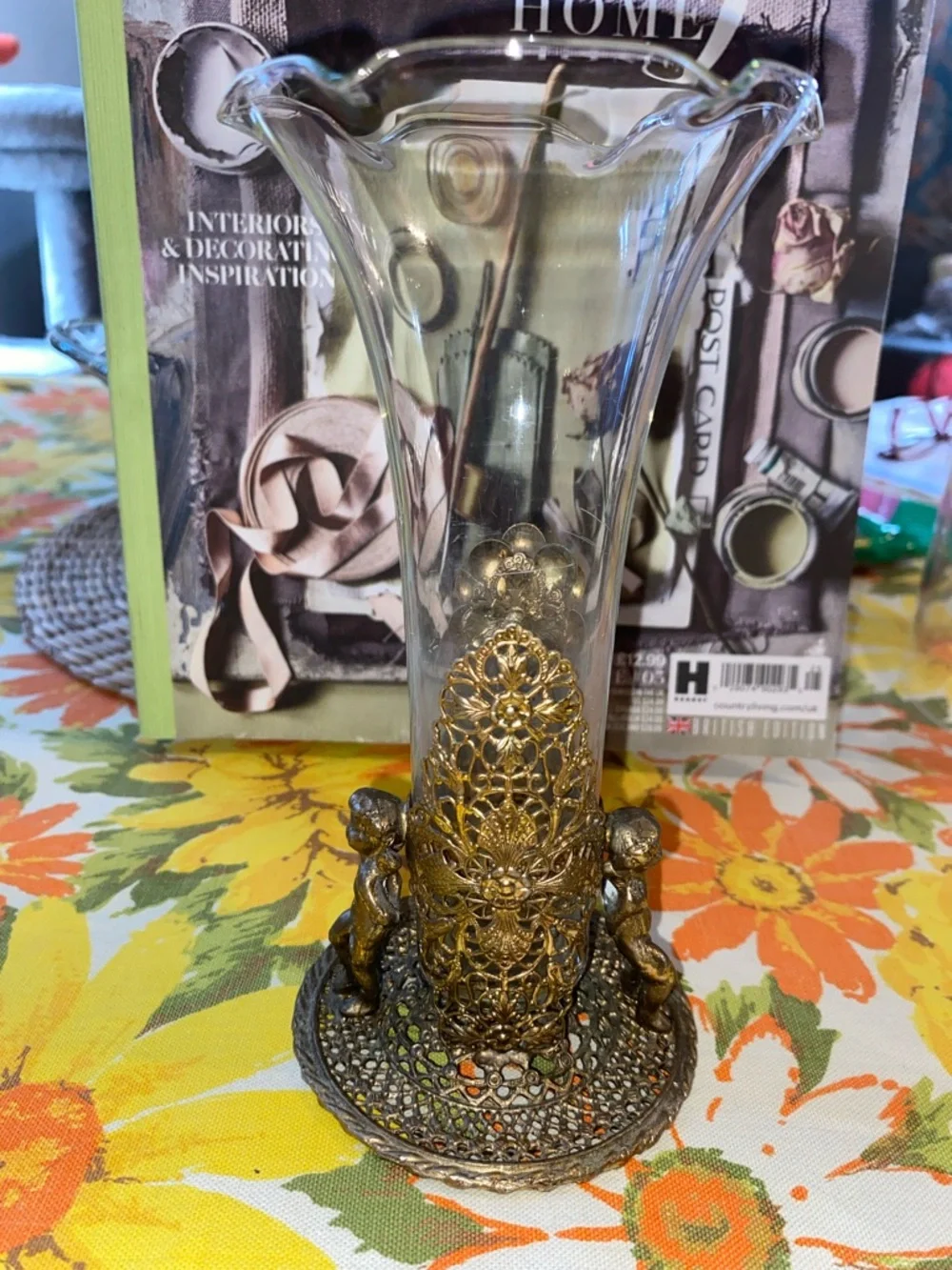 Vintage filigree, gold tone, metal cherubs angels on crumpet fluted glass vase - Picture 11 of 13